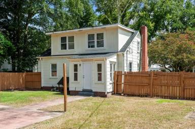 Main picture of 201 N Summit St