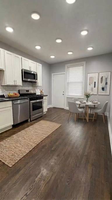 Main picture of 901-905 W Agatite Ave Apartments