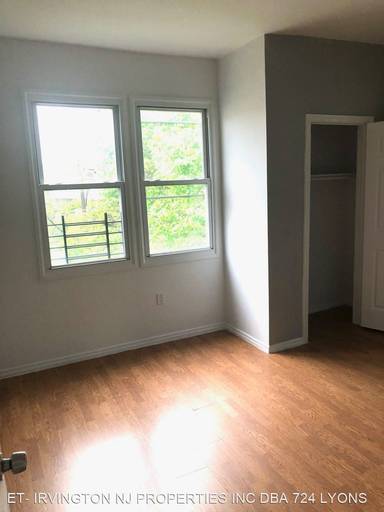 Main picture of 724 Lyons Ave