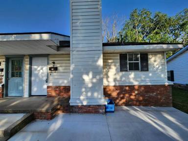 Main picture of 230 E 17th St