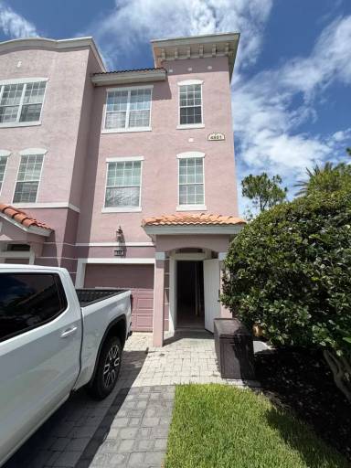Main picture of Three-story townhome for rent