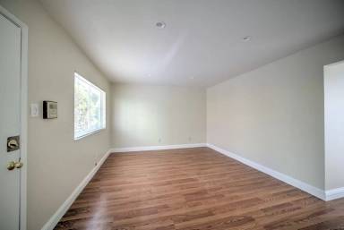 Main picture of 200 E 15th St