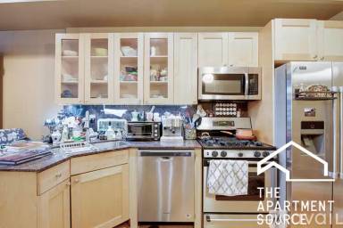 Main picture of 1627 W Grand Ave