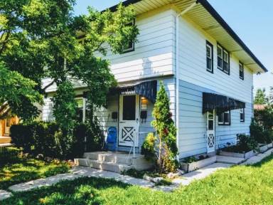 Main picture of 2122 W Van Beck Ave