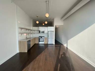 Main picture of 5056 N Broadway St