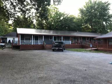 Main picture of 110 W Wycough St
