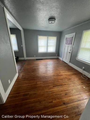 Main picture of 1541 Bertch Ave
