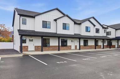 Main picture of 1720 E Main St