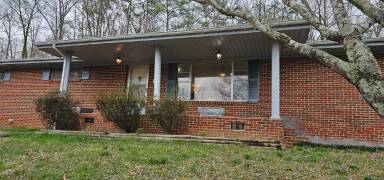 Main picture of 250 Hickory Cir