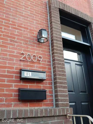 Main picture of 2009 S 15th St