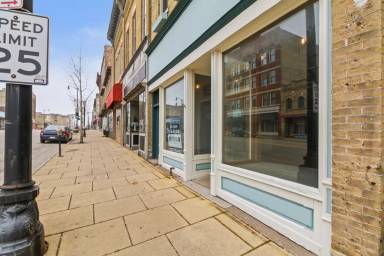 Main picture of 232 Main St