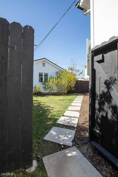 Main picture of 6111 S Harcourt Ave