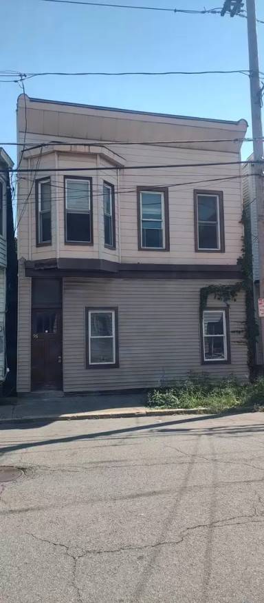 Main picture of 96 Congress St