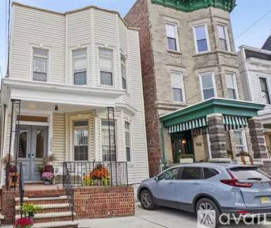 Main picture of 2606 Palisade Ave