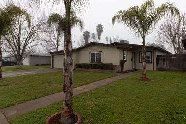 Main picture of 1640 E 27th St