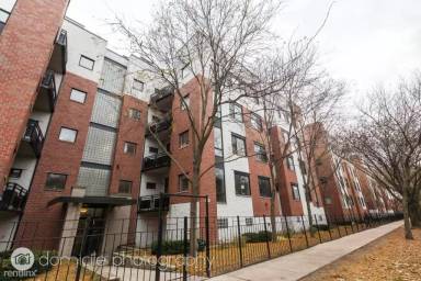 Main picture of 2307 W Wolfram St