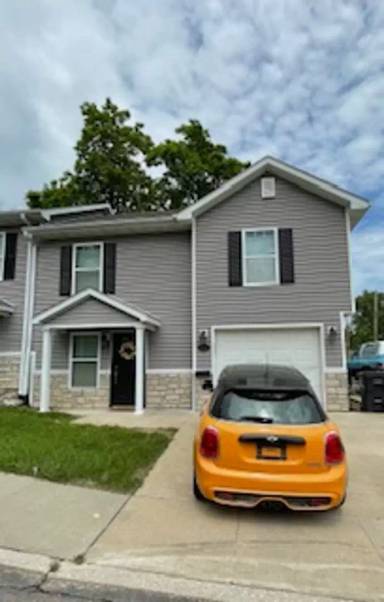 Main picture of 103 Oak St