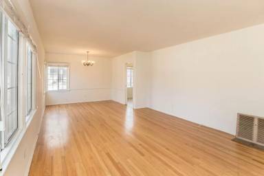 Main picture of 11000 Culver Blvd