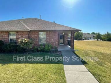 Main picture of 404 N Willowood Dr