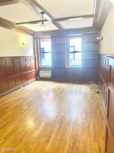 Main picture of 148 W 68th St