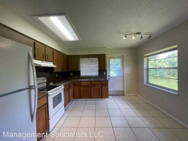 Main picture of 915 E Weatherbee Rd