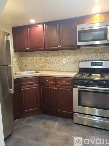 Main picture of 638 E 82nd St