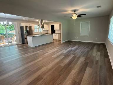 Main picture of 4 Poinsetta Dr NE
