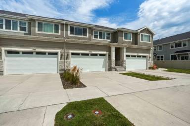 Main picture of 1082 W Chimney Pass Dr