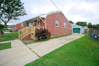 Main picture of 20 Reynolds Dr