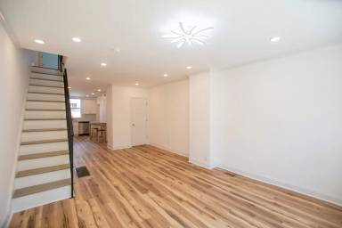 Main picture of 2411 S Percy St