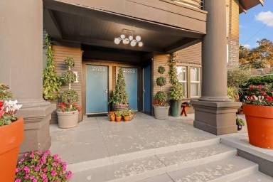 Main picture of 2928 1/2 Walton Ave