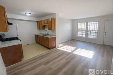 Main picture of 381 S 6th St