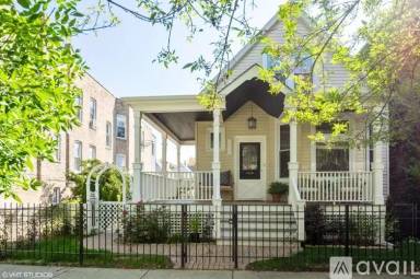 Main picture of 2827 N Whipple St