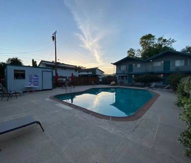 Main picture of 1050 Continental St