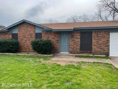 Main picture of 801 SW Hillside Dr