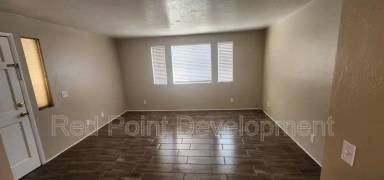 Main picture of 3932 E Hayhurst Ln