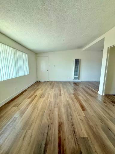 Main picture of 4372 W 133rd St
