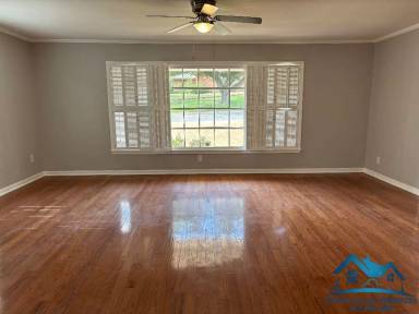 Main picture of 2661 Oxford Ave