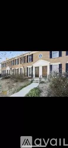 Main picture of Carlyle Square
