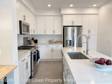 Main picture of 1574 E Thompson Blvd