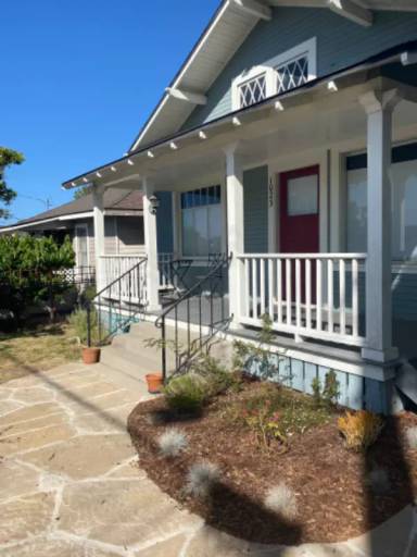 Main picture of 1023 E Ortega St