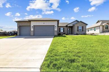 Main picture of 694 Wright Dr
