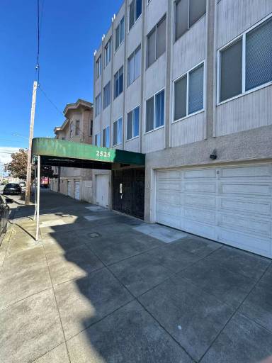 Main picture of 2525 Balboa St