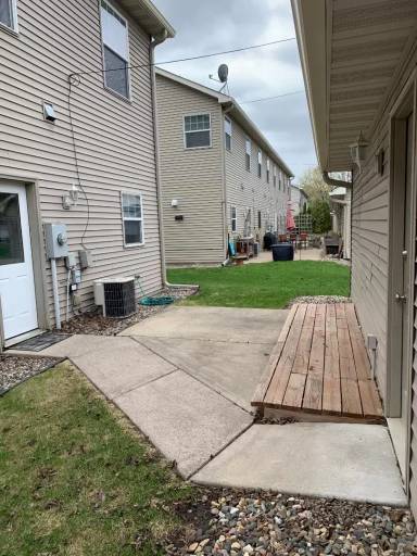 Main picture of 759 Scheffer Ave