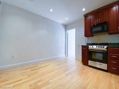 Main picture of 533 W 49th St