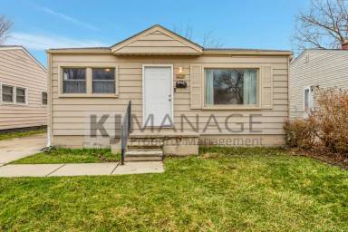 Main picture of 22543 Hillock Ave