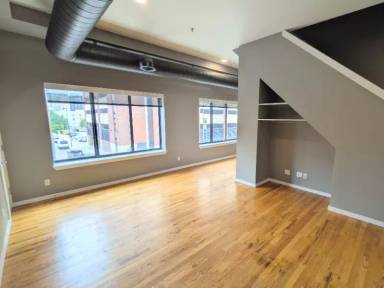 Main picture of 70 W 6th Ave