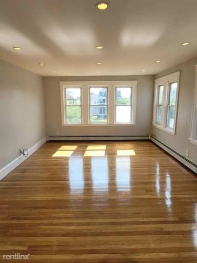 Main picture of 894 Fellsway