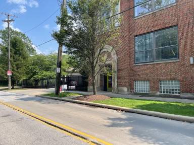 Main picture of 8205 Franklin Blvd