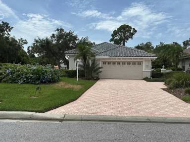 Main picture of 5010 Hanging Moss Ln